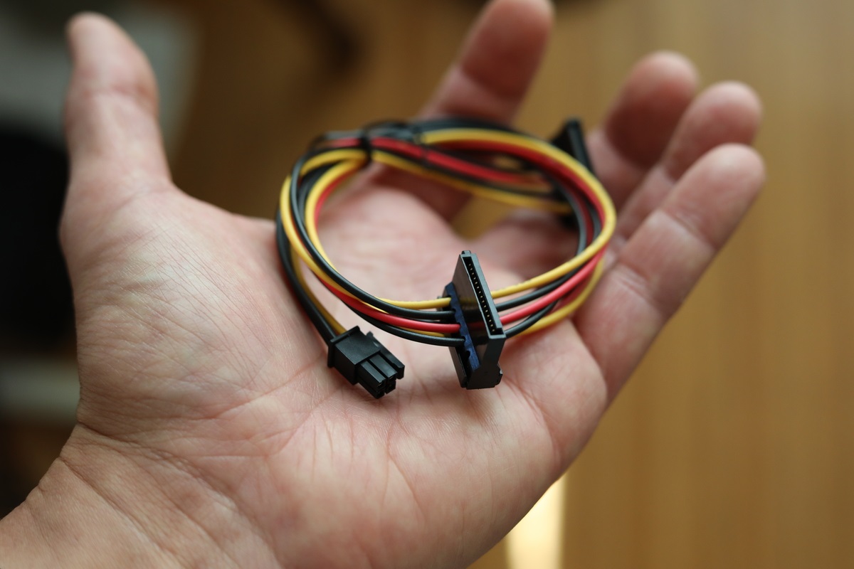 英特爾ATX12VO實物賞析 臺式電腦電源的未來與無堆積之美的線材革命